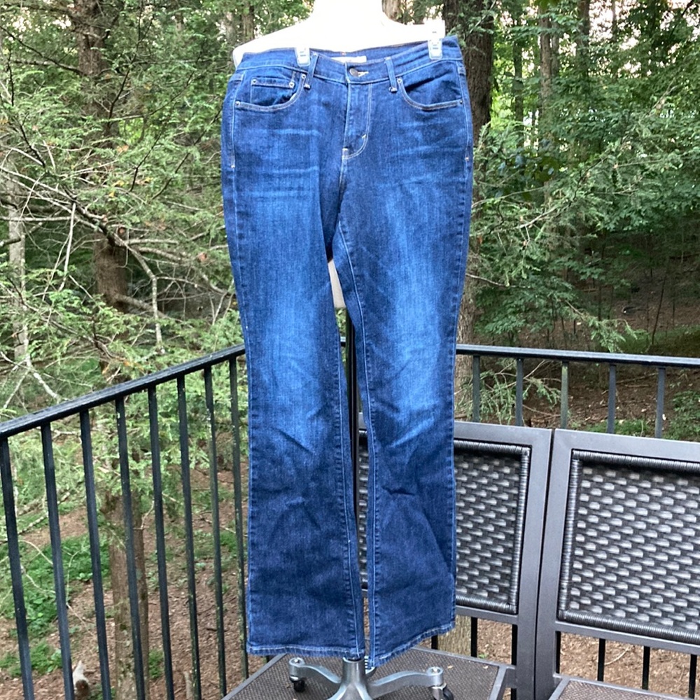 Levi's 515 bootcut jeans, on the tall side. sz. 6